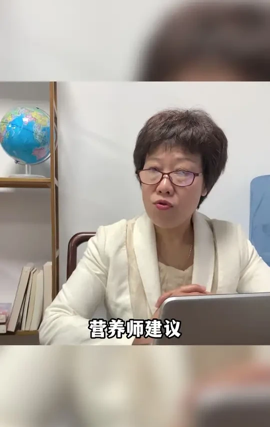 #叶黄素 #中老年叶黄素 #新年 #海外新年的仪式感  他是万寿菊天然萃取的，里面有25毫克叶黄素，而且是小分子的更适合家里老人转换