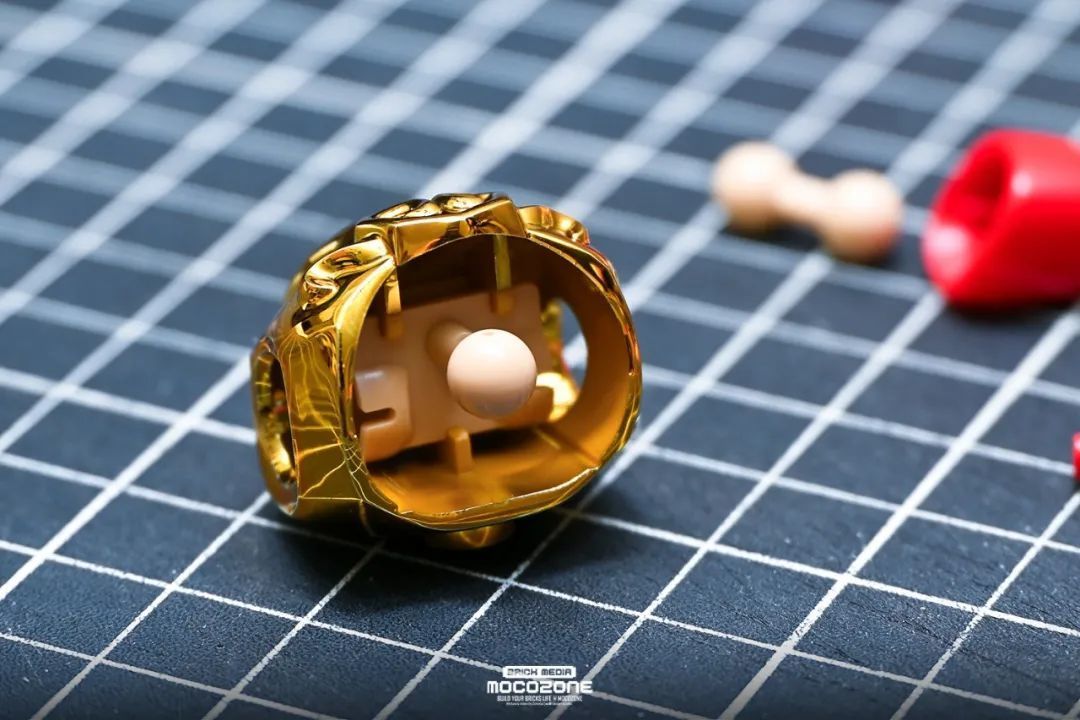 来自卡游的圣斗士可动人偶！电镀质感亮闪闪！