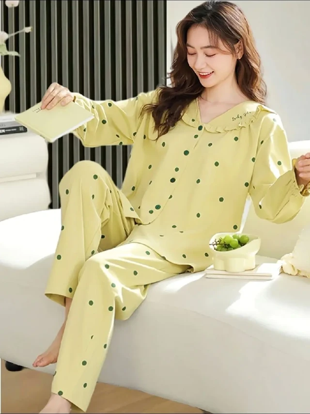 芬腾春秋薄款全棉甜美加大码睡衣家居服套装。这是一款长袖长裤的睡衣套装可以安排上了，这个面料是百分百纯棉的，贴肤穿很舒服，而且吸汗又透气，衣服的版型很宽松，裤子也是高腰的，穿着睡觉真的很舒服。领口是这种