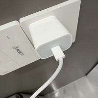 苹果20W USB-C电源适配器：高效便捷的充电解决方案