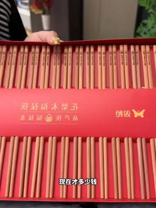 过年怎么能不换新筷子呢！#双枪 #福筷 #筷子  #囤好货过大年  #高档筷子防滑不发霉