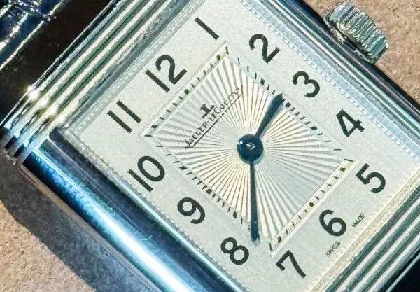 [腕表] 爱的翻转之间走入下一个十年：积家 Reverso Classic 购买分享！