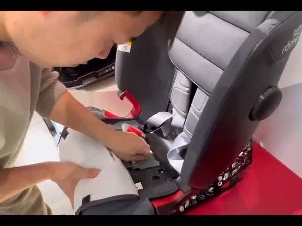 britax宝得适百变骑士isize3岁后安全带使用方法！宝宝安全座椅推荐 宝得适百变骑士操作演示 britax百变骑士4代 儿童安全座椅