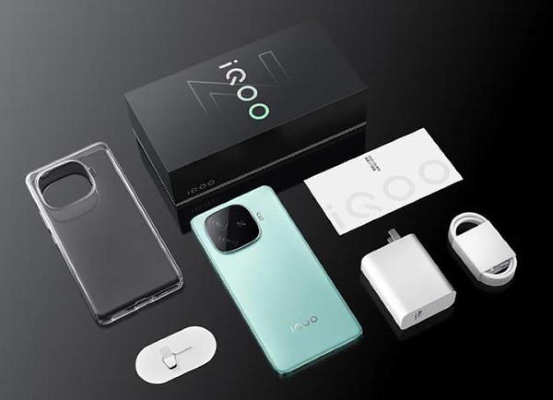 iQOO Z10 Turbo+：7000mAh超大电池与强劲性能的完美结合