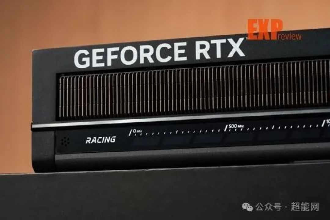 万丽星舰 GeForce RTX 5090D OC 32G显卡图赏:星空黑配色,融入赛车元素