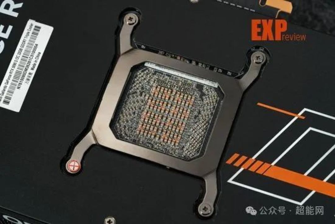 万丽星舰 GeForce RTX 5090D OC 32G显卡图赏:星空黑配色,融入赛车元素