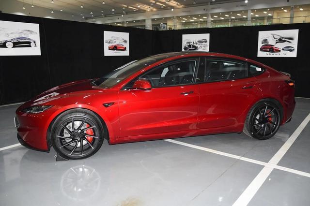 小米SU7对决特斯拉Model 3：动力、舒适、智能详细比拼