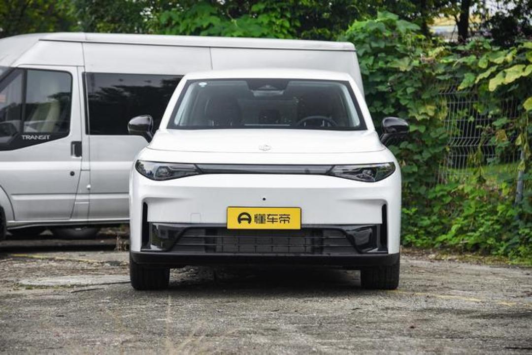零跑C10：多维度深度评测，探索高性价比新能源汽车之选