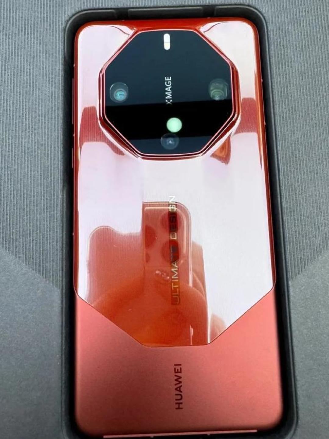 华为Mate 60 RS：高端性能与奢华设计，春节期间最受瞩目手机