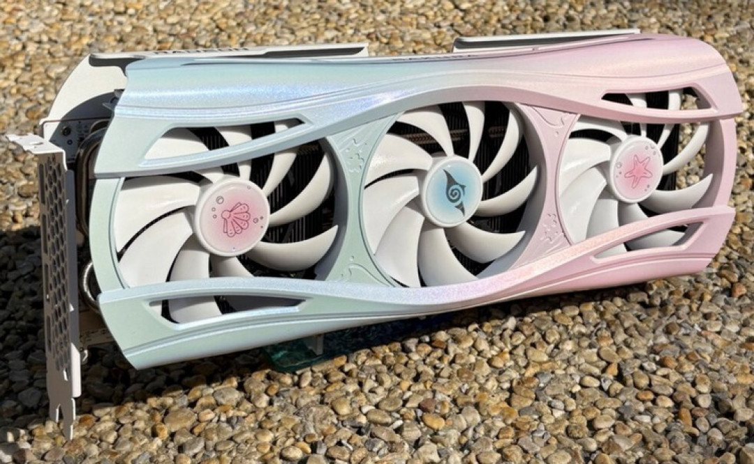 预热丨盈通 RX 9070 XT Sakura Atlantis 更多细节公开,金属漆、白色PCB板