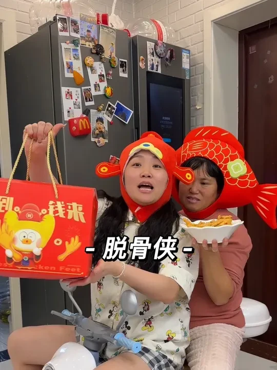 脱骨侠只有22号一天可以发货喽，蒜香的酸甜口特别爽口#脱骨侠酸辣无骨鸡爪 #好吃到停不下来