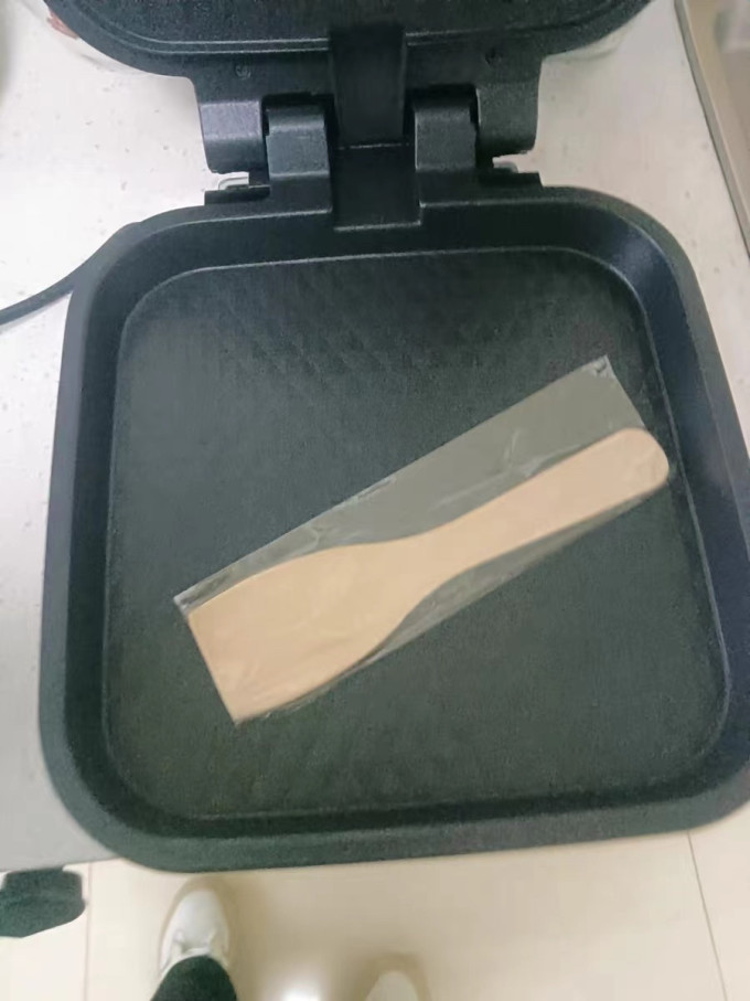 荣事达电饼铛