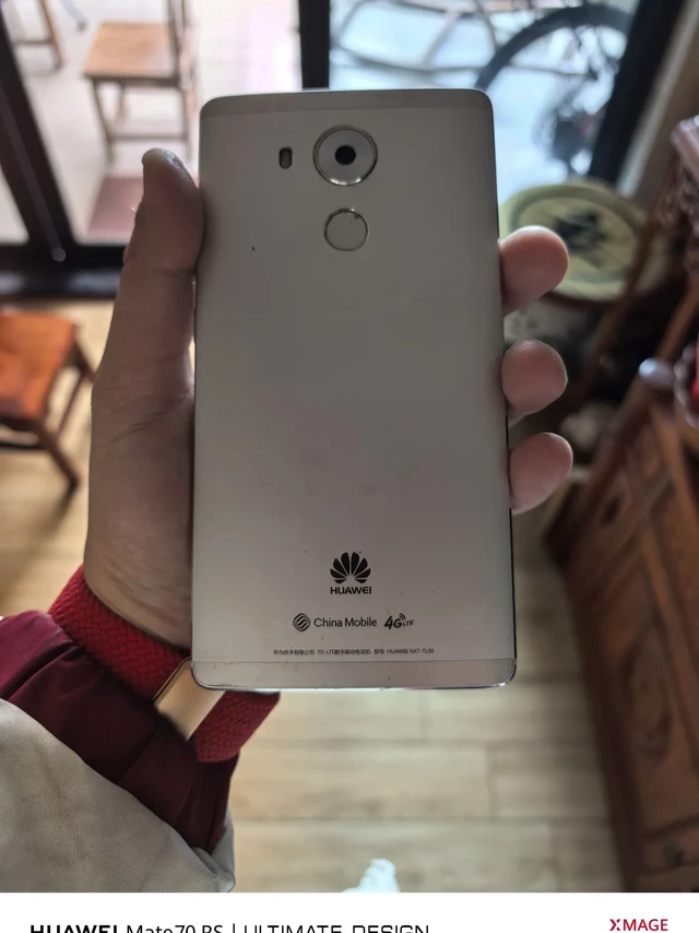 HUAWEI Mate 8  巅峰之作！华为Mate 8是华为公司在2015年12月推出的高端商务手机，以下是其主要配置和特点：

•处理器 ：搭载Hisilicon Kirin 950（麒麟950）