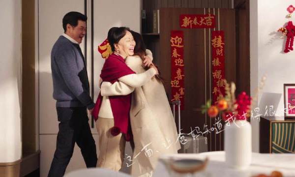 剃掉班味更有年味～春节开始倒计时！队友早早和臭乐回去过年啦～说真的，我很佩服队友，不管前面一天有多累，只要起床第一件事就是刮胡子🪒回家和家人、朋友久别重逢，这种重要的时刻，他从不顶着疲惫的“班味形象”
