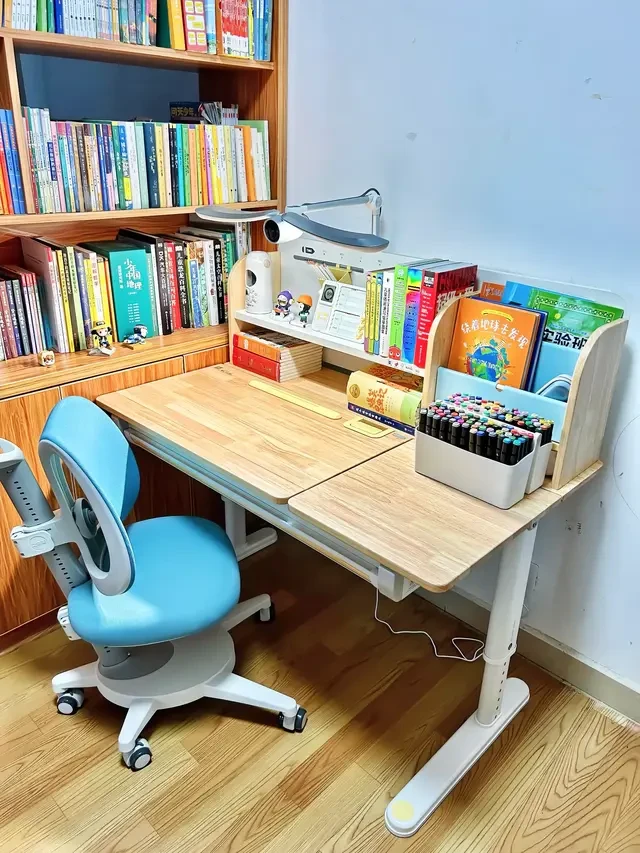 客厅隔出8m²小书房，这样布置实用又温馨