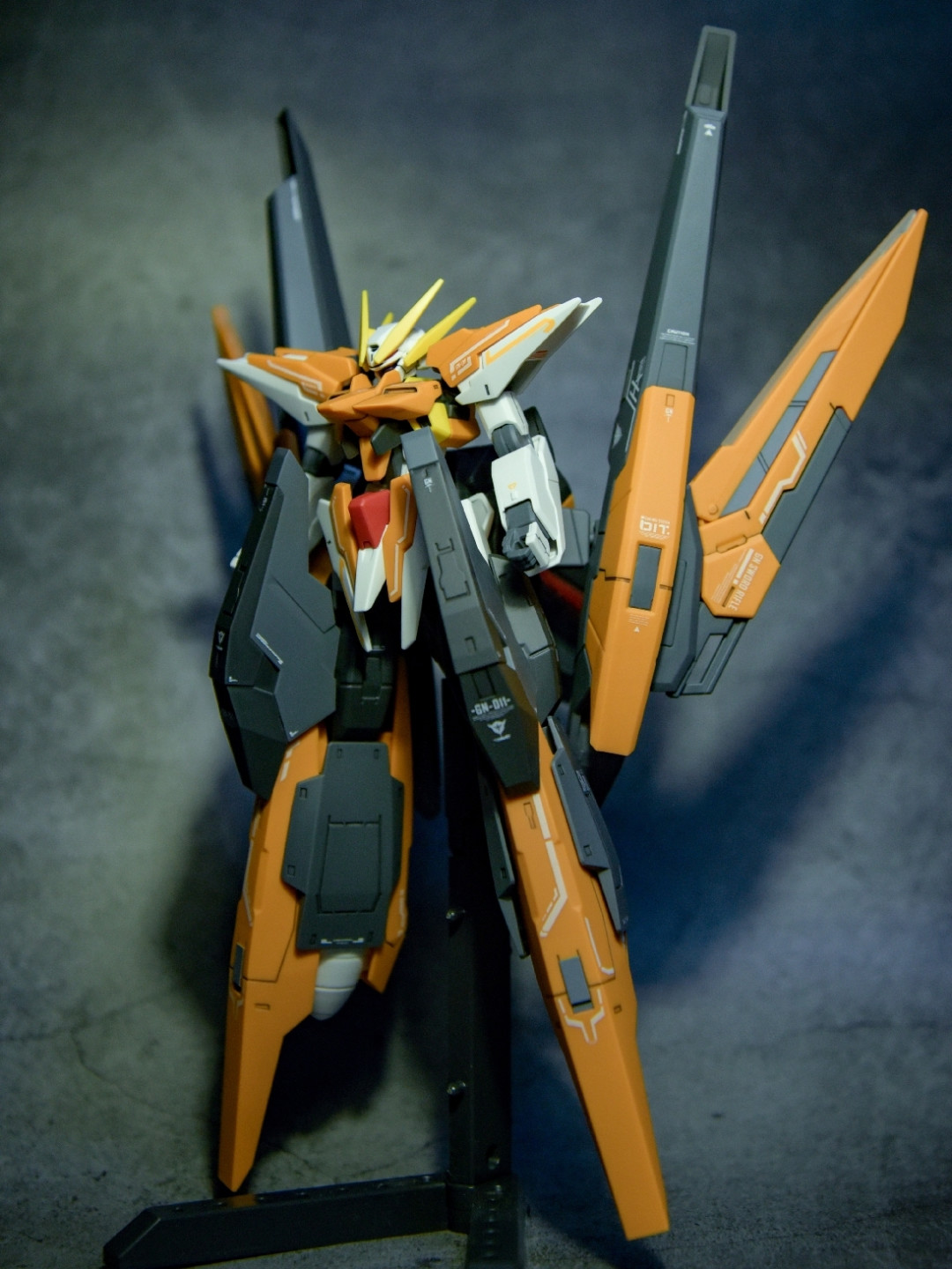 这台妖天使出自于高达00剧场版,在最后的决战中有着非常高光的表现