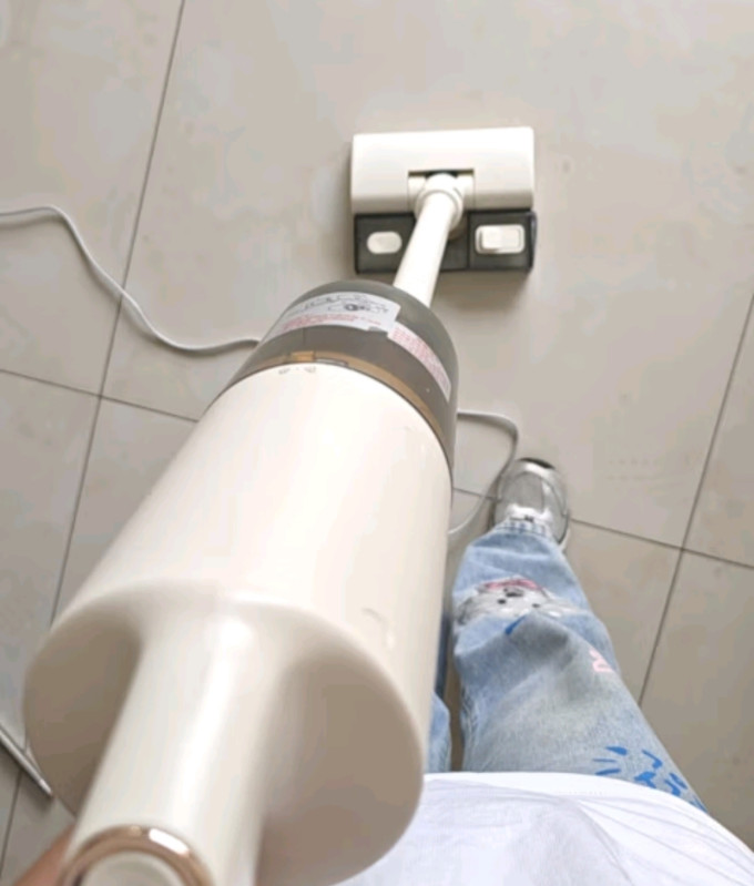 小熊手持式吸尘器