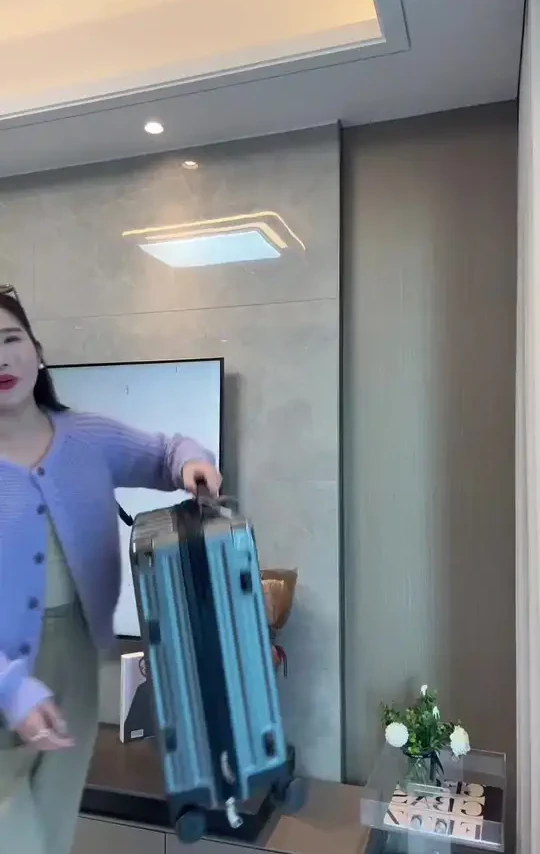 卡帝乐鳄鱼行李箱女拉杆箱男女学生旅行箱万向轮皮箱子大容量密码箱登机箱包#行李箱拉杆箱