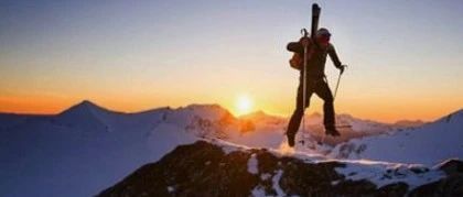 自由攀登者：不同时代的年轻攀登者跨越生存和死亡