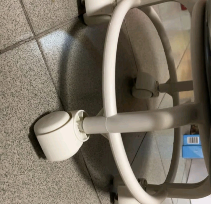 派迎凳子椅子