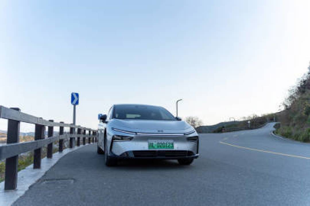 小鹏P7+续航实测与能耗表现:技术创新与智能管理全面解析