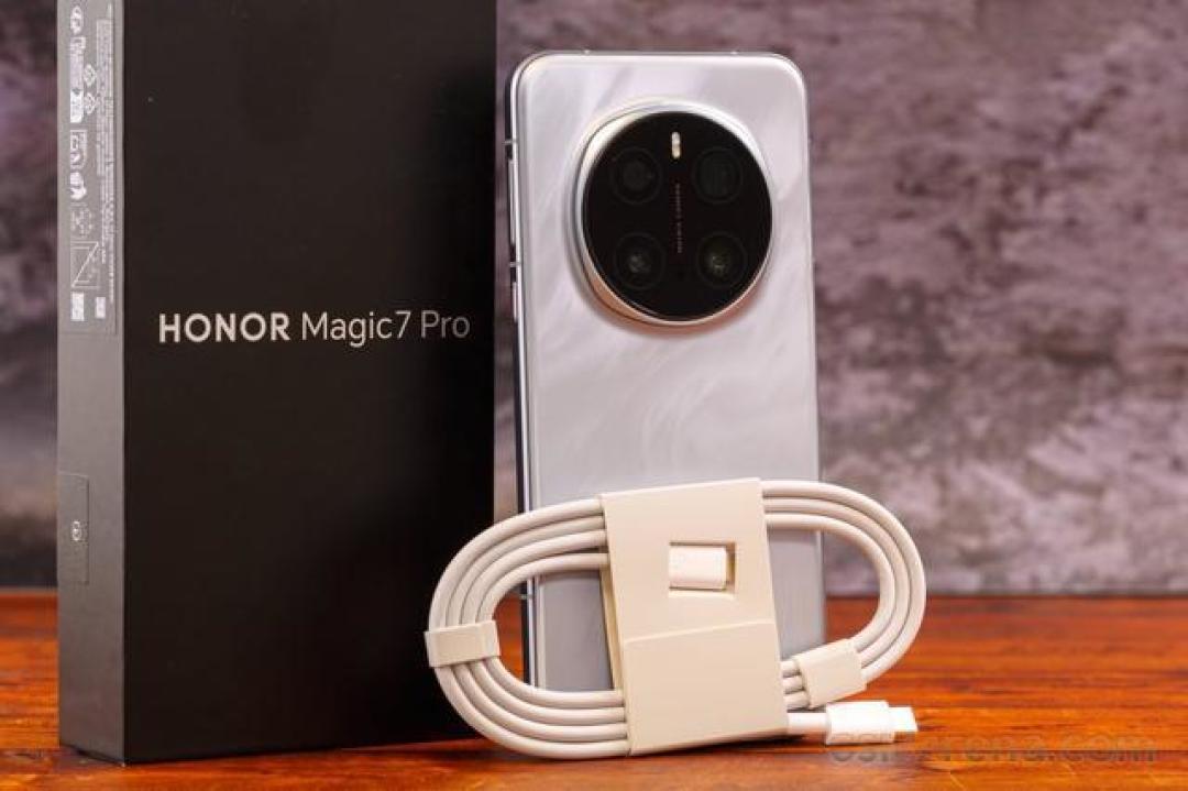 荣耀Magic7 Pro全面升级：顶级屏幕、AI智能、强悍续航亮点一览