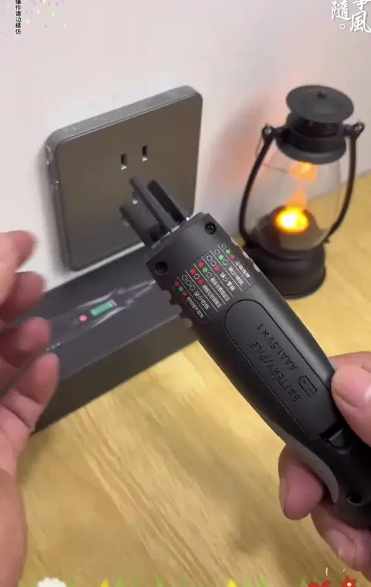 正泰感应智能电路分析仪，检测漏电，插座验收#测电笔 #电工 #电笔测漏电