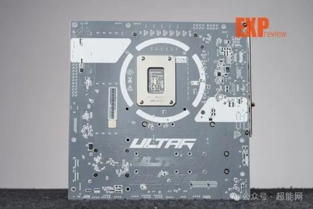 七彩虹iGame B860M ULTRA V20主板评测:艺术风浓厚,性能过关