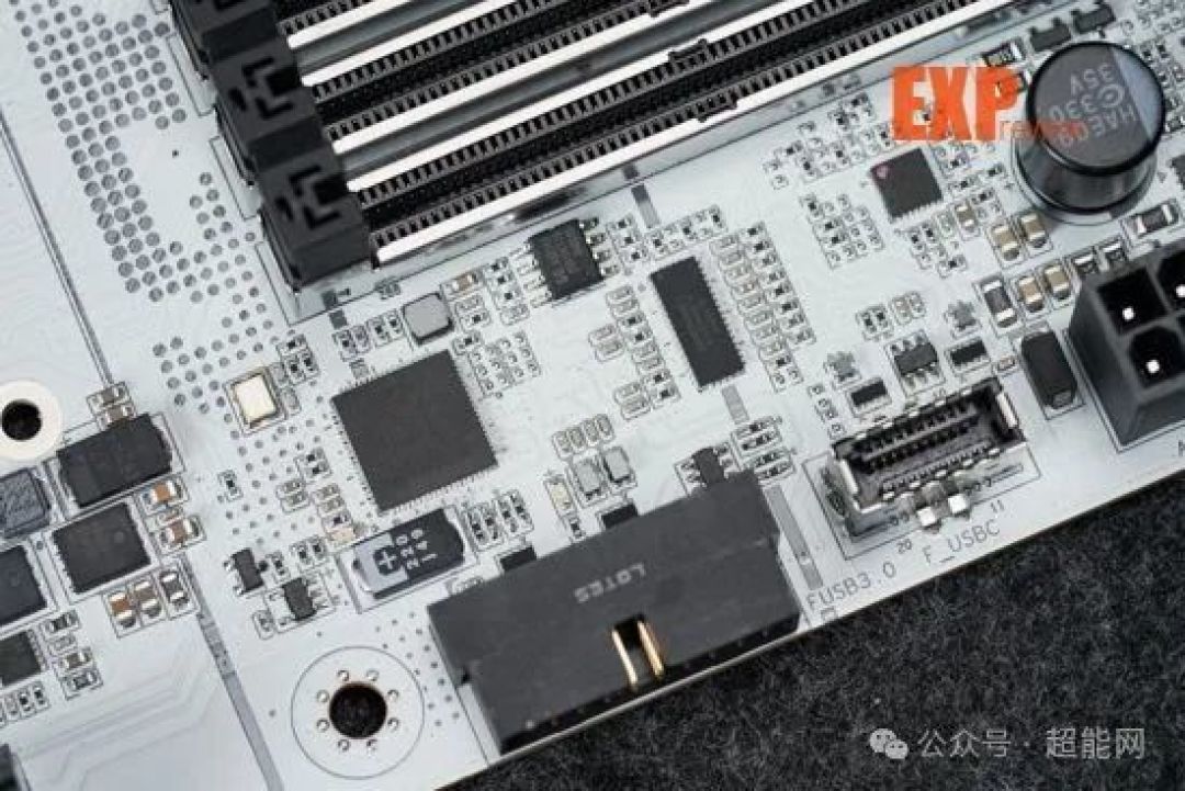 七彩虹iGame B860M ULTRA V20主板评测:艺术风浓厚,性能过关