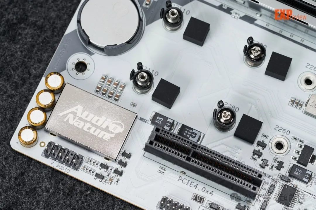 七彩虹iGame B860M ULTRA V20主板评测:艺术风浓厚,性能过关