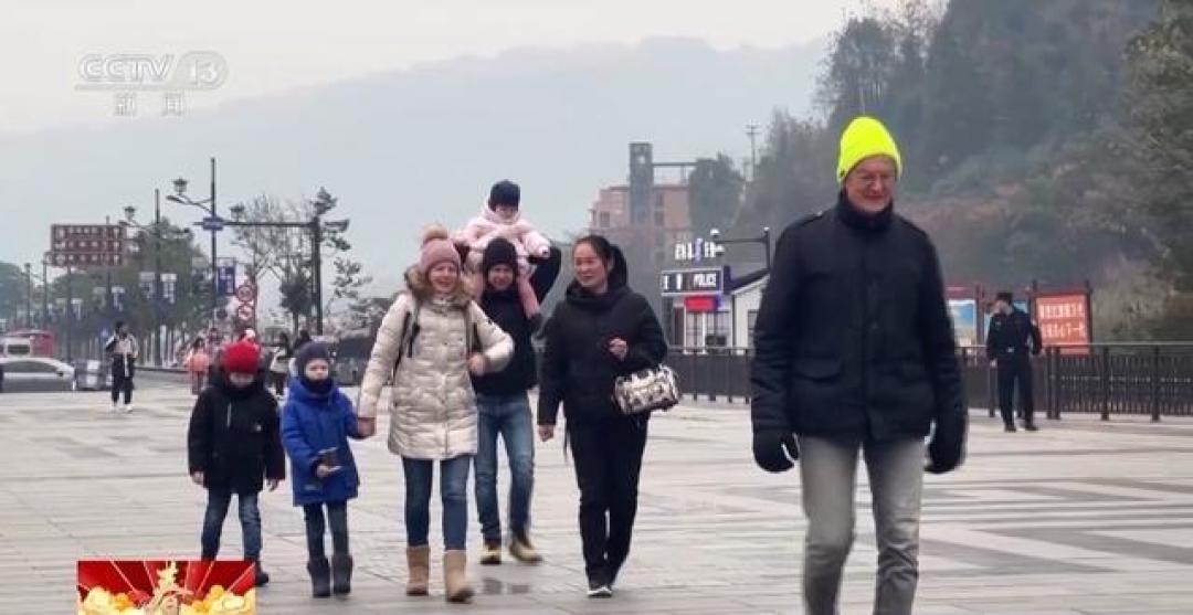 春节入境游热潮:外国游客争相体验中国年味