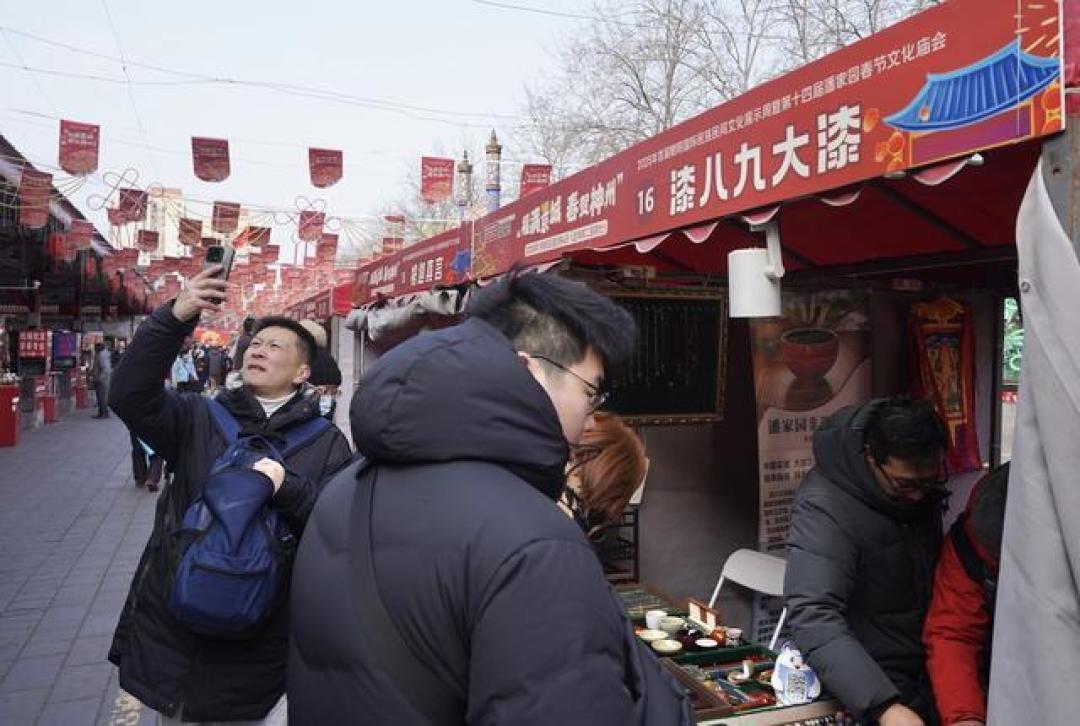 非遗民俗大舞台:潘家园春节文化庙会精彩纷呈
