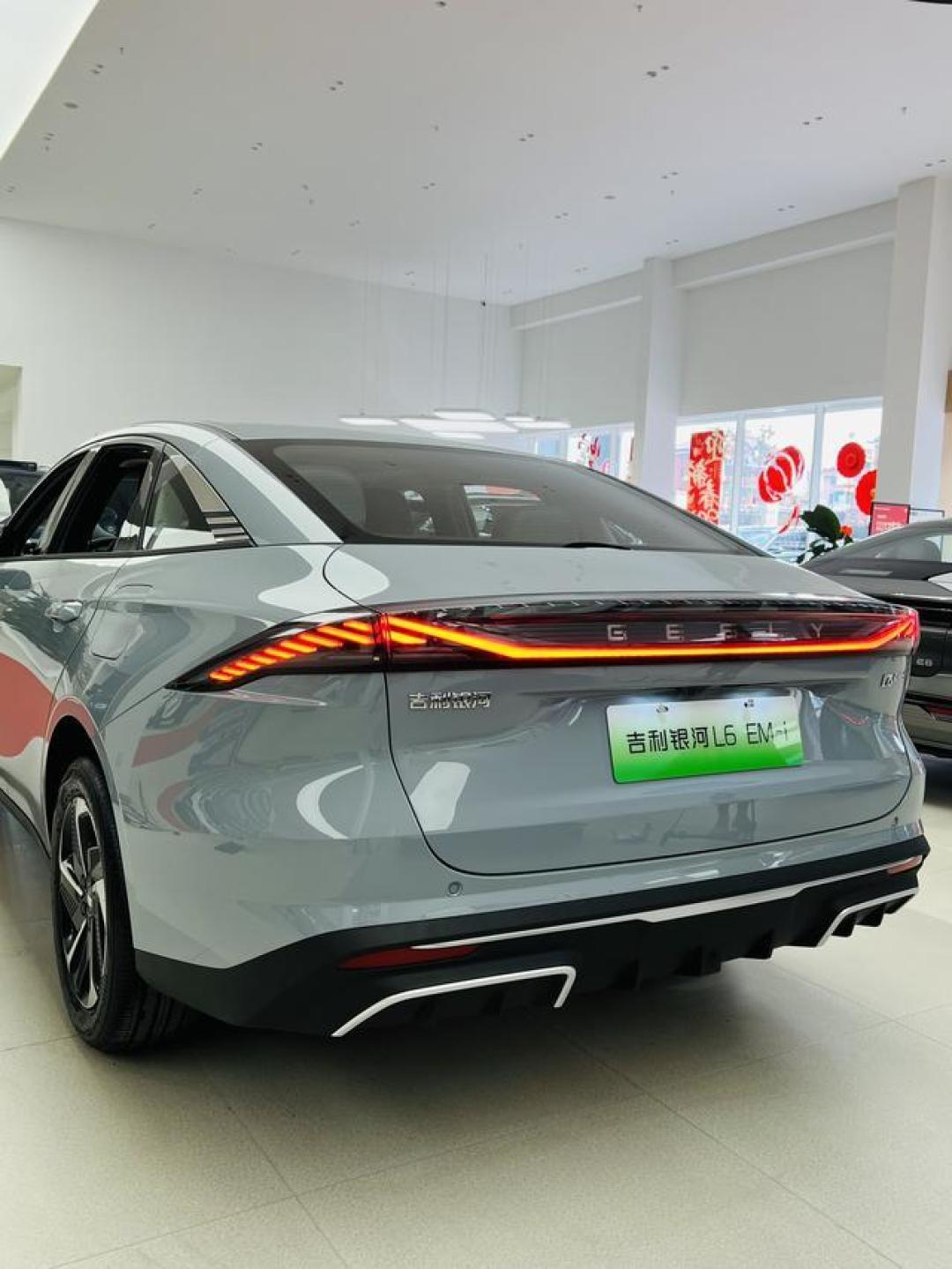 吉利银河L6 EM-i预售开启：8.98万起，全新电混技术与智能配置抢眼