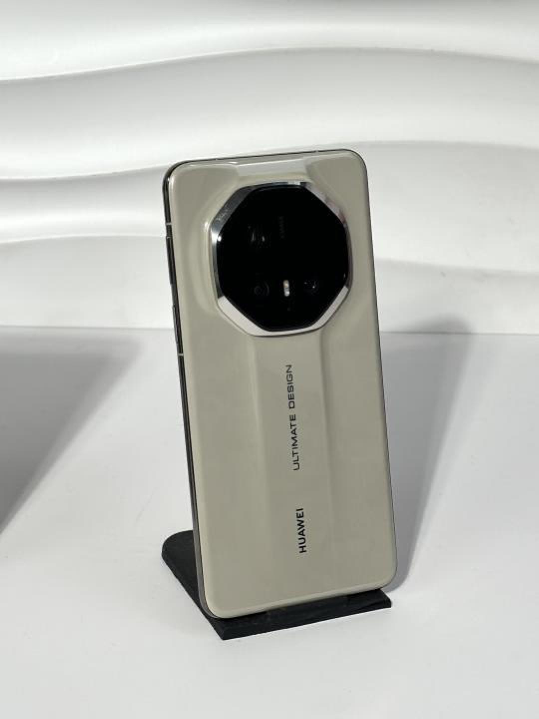 华为Mate 70 RS：极致设计与强悍功能并存的高端旗舰