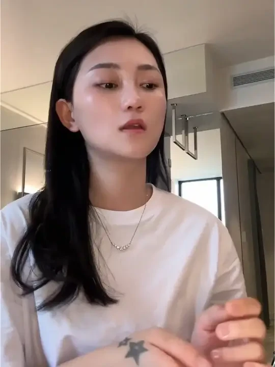 日常出门一定要用的美白高倍防晒霜，养儿不防老，防晒才防老#美白 #防晒霜
