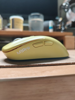 鸟枪换大炮，凌豹M1 Pro三模鼠标，年后上班就靠它了。