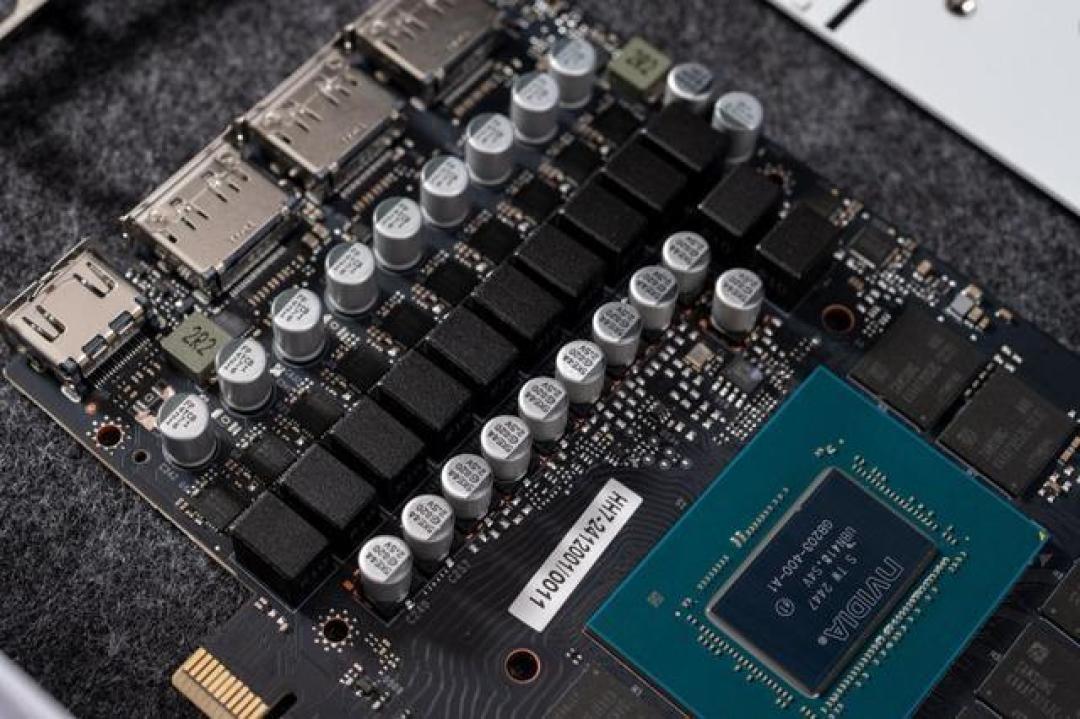 影驰 GeForce RTX 5080 显卡性能与散热双重突破详评