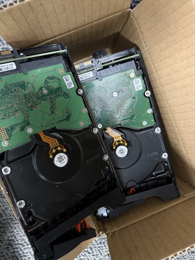 公司机房报废了好几块SAS硬盘，这下实现NAS硬盘自由了