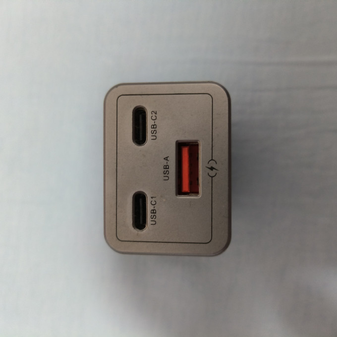 努比亚充电器
