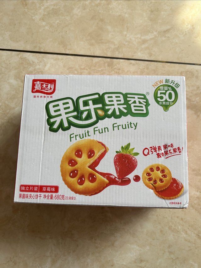 嘉士利草莓味饼干，美味挡不住！