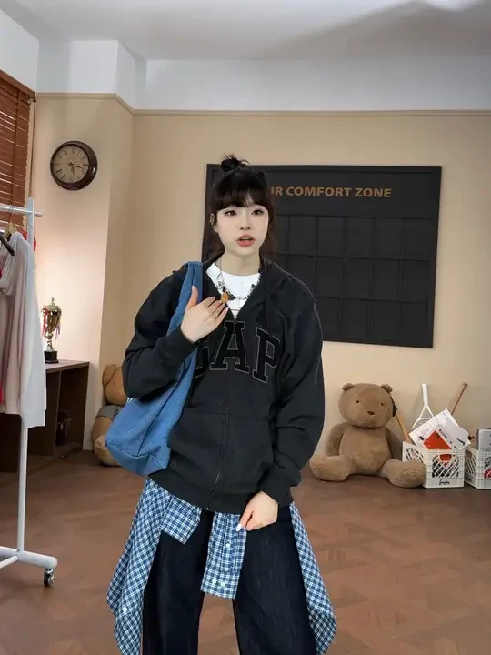 喜欢卫衣外套 相信gap不会错