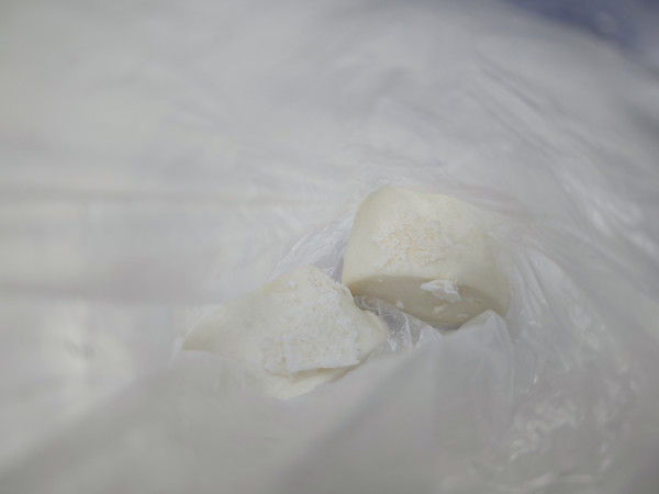 吃不吃小馒头？带奶香味的！我考虑了片刻，决定了吃！