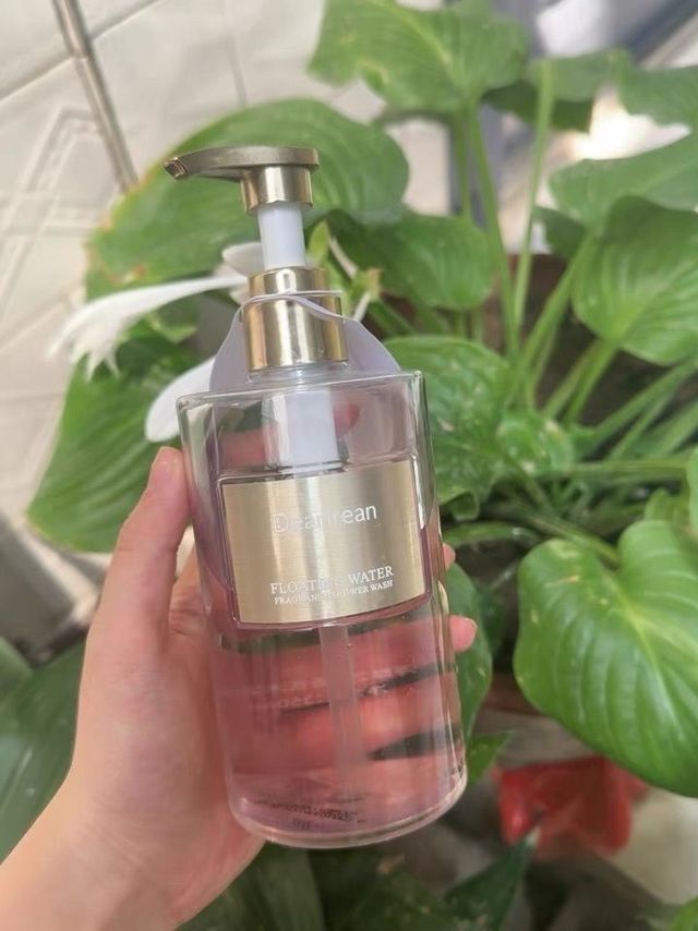 独特艾琳沐浴露，持久留香不假滑
