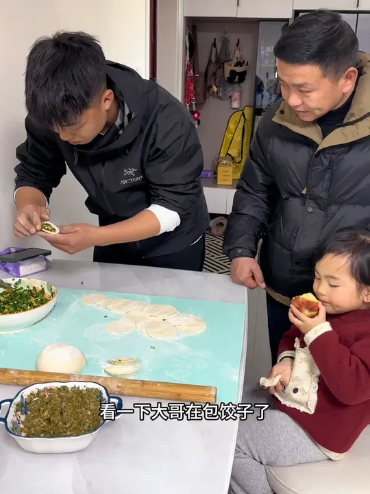 妹妹一句大哥我想吃饺子啦，大哥哥就立马安排起来，👍 #利仁和面机