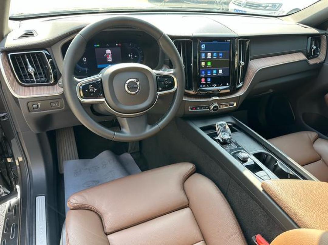 2025款沃尔沃XC60全面评测:价格调整与性能提升详解