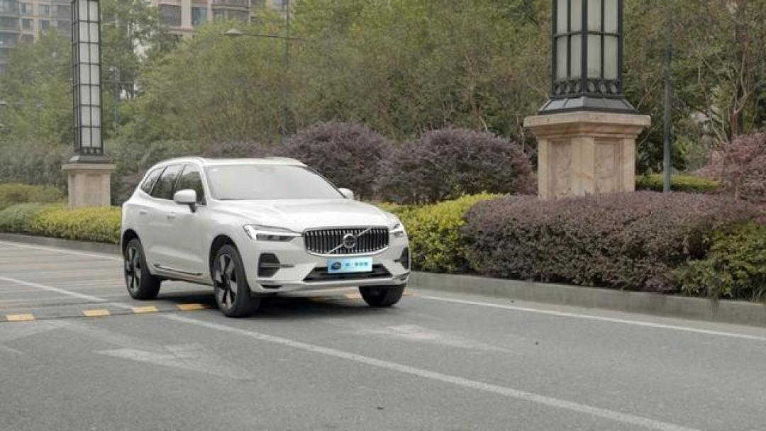 2025款沃尔沃XC60全面评测:价格调整与性能提升详解