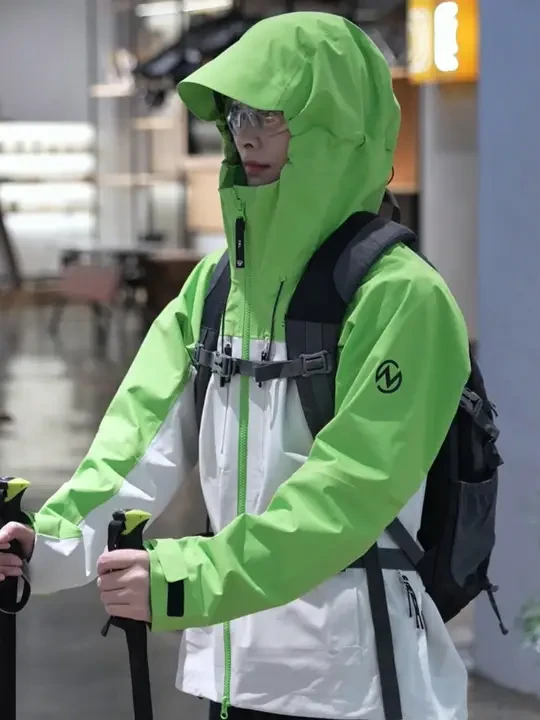 诺诗兰偷偷升级，这款硬壳冲锋衣让专业玩家集体倒戈！直播间新品上市全是福利#户外服装 #冲锋衣 #开春搭配 #春季新品 #无性别穿搭