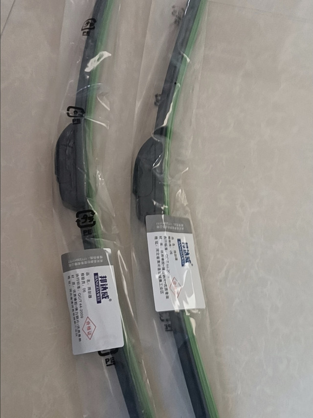 5.5元一对的通用雨刮器，每年换一次我也不心疼。
