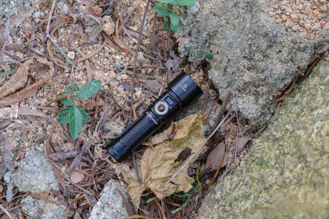挑选夜间户外强光手电筒的实用指南