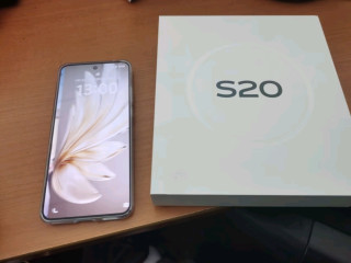 vivo S20：凤羽金璀璨，拍照与续航兼具的AI手机

